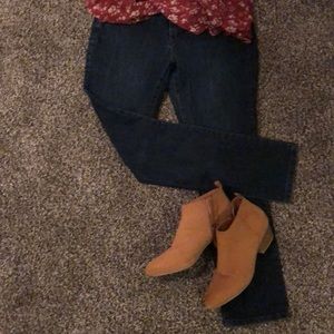 🦋Christopher & Banks size 6 modern fit denim Jean